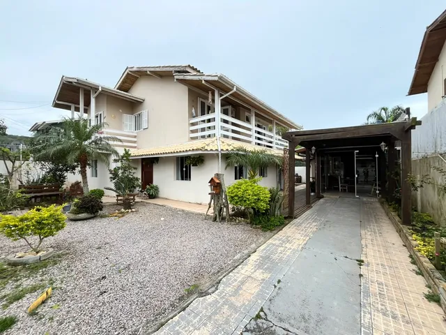 Casa 4 quartos e 4 banheiros, à venda, no bairro Ingleses do Rio Vermelho em Florianópolis