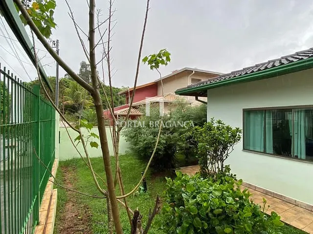 Casa com 500m² 3 quartos e 4 banheiros, à venda, no bairro Jardim América em Bragança Paulista