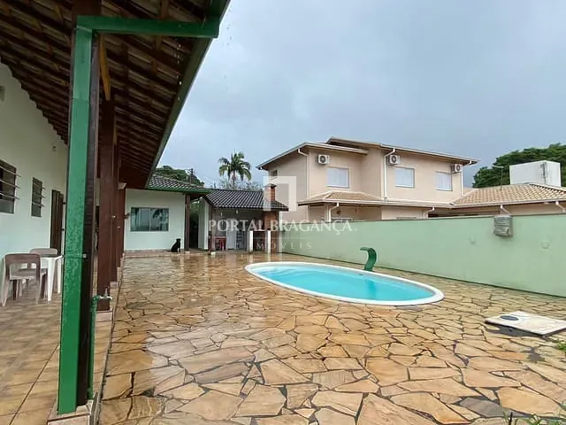 Casa com 500m² 3 quartos e 4 banheiros, à venda, no bairro Jardim América em Bragança Paulista