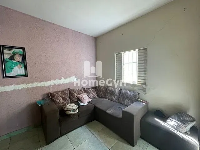 Casa com 200m² 2 quartos e 1 banheiro, à venda, no bairro Carolina Parque em Goiânia