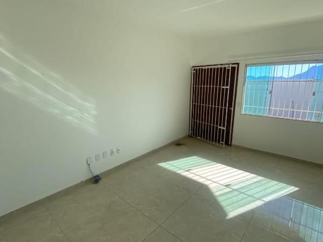 Casa com 360m² 3 quartos e 2 banheiros, à venda, no bairro Village Rio das Ostras em Rio das Ostras