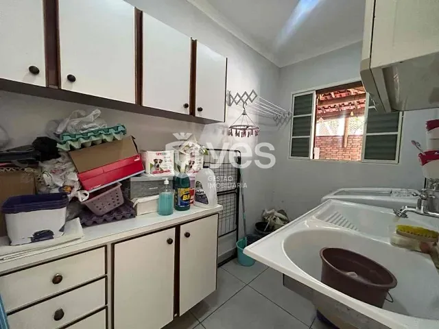 Casa com 480m² 4 quartos e 3 banheiros, à venda, no bairro Vila João Ribeiro em Araxá