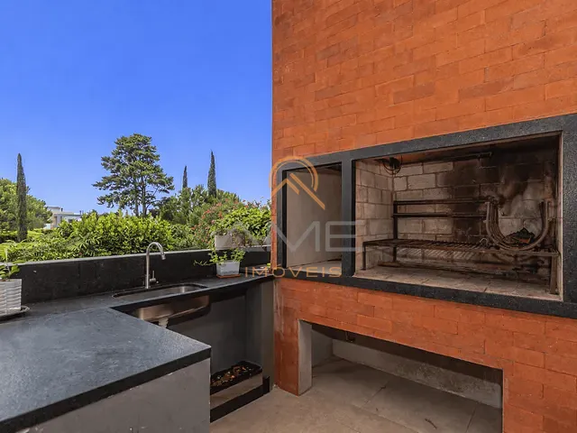 Casa com 448m² 4 quartos e 6 banheiros, à venda, no bairro Laranjal em Pelotas