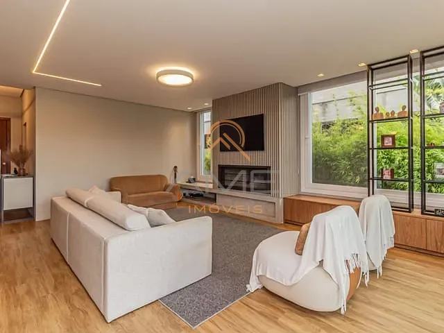 Casa com 448m² 4 quartos e 6 banheiros, à venda, no bairro Laranjal em Pelotas