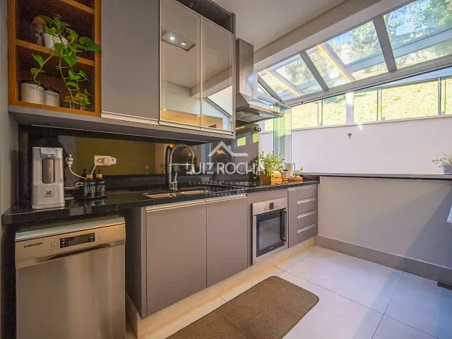 Casa com 185m² 3 quartos e 2 banheiros, à venda, no bairro Jardim Rebelato em Cotia