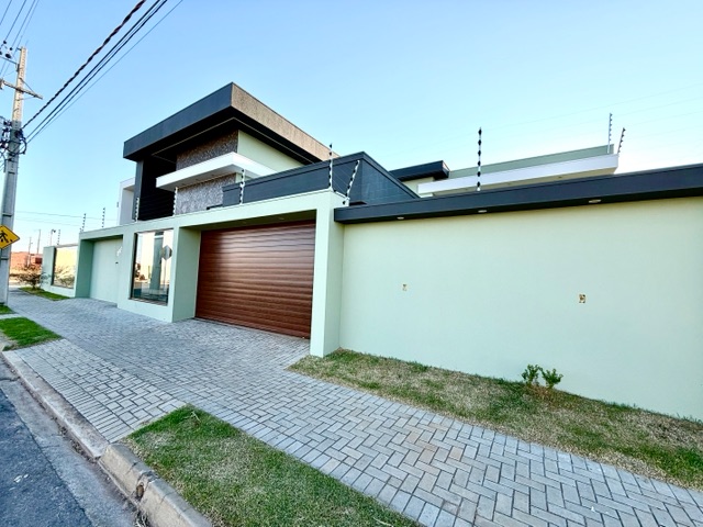 Casa 4 quartos e 2 banheiros, à venda, no bairro Montserrat em Nova Mutum
