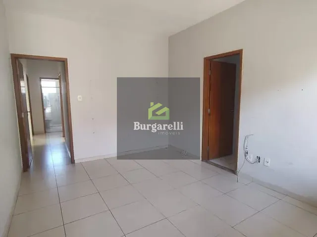 Casa 3 quartos e 2 banheiros, para alugar, no bairro Jardim das Acácias em Lavras