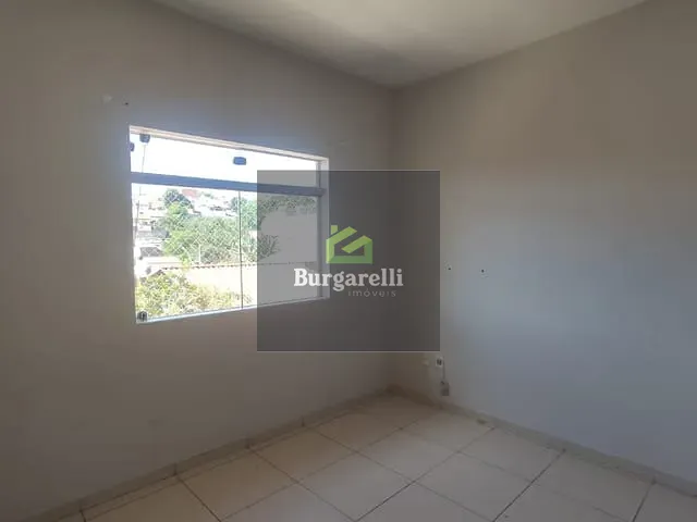 Casa 3 quartos e 2 banheiros, para alugar, no bairro Jardim das Acácias em Lavras
