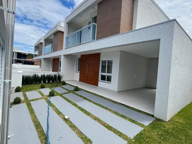 Casa 3 quartos e 4 banheiros, à venda, no bairro Ingleses do Rio Vermelho em Florianópolis