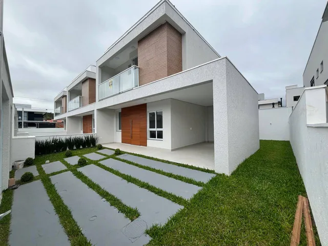 Casa 3 quartos e 4 banheiros, à venda, no bairro Ingleses do Rio Vermelho em Florianópolis