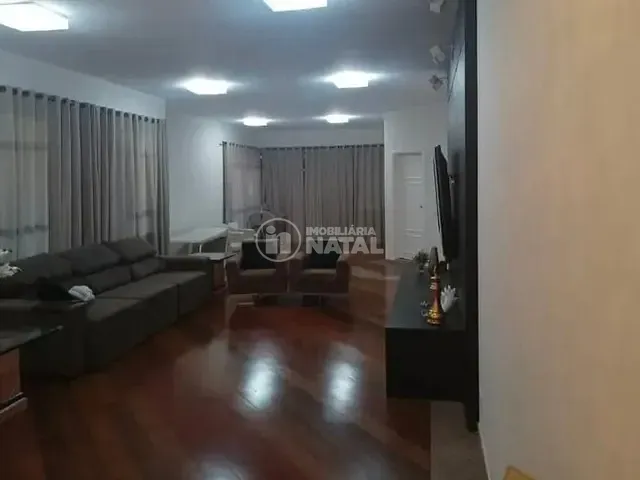 Casa com 1200m² 5 quartos e 6 banheiros, à venda, no bairro Jardim São Jorge em Londrina