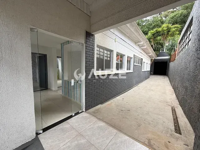Casa com 450m², à venda, no bairro Centro Cívico em Curitiba