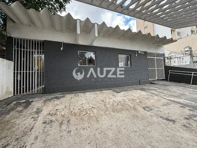 Casa com 450m², à venda, no bairro Centro Cívico em Curitiba