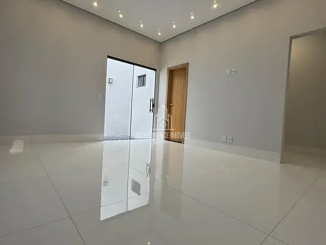 Casa com 180m² 3 quartos e 2 banheiros, à venda, no bairro Jardim Universitário em Cuiabá