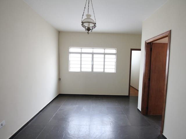 Casa com 150m² 3 quartos e 1 banheiro, para alugar, no bairro São Lázaro em São João da Boa Vista