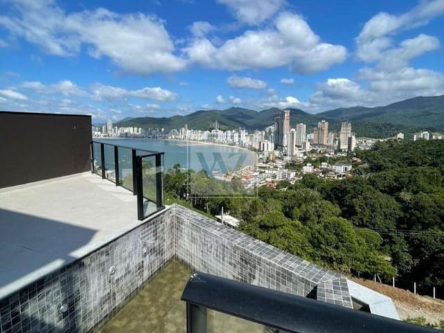 Casa com 463m² 5 quartos e 7 banheiros, à venda, no bairro Canto da Praia em Itapema