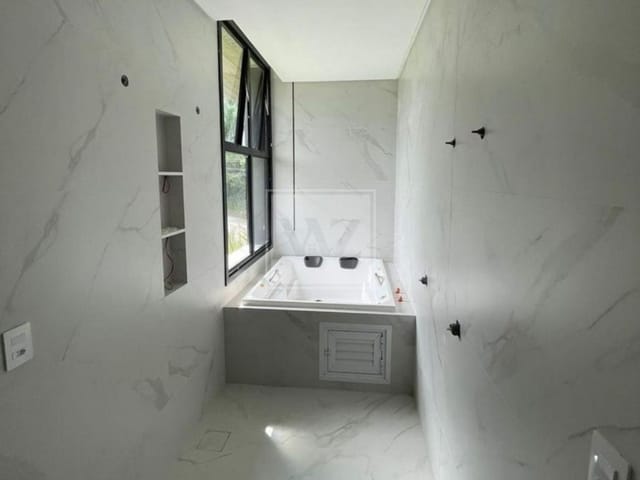 Casa com 463m² 5 quartos e 7 banheiros, à venda, no bairro Canto da Praia em Itapema