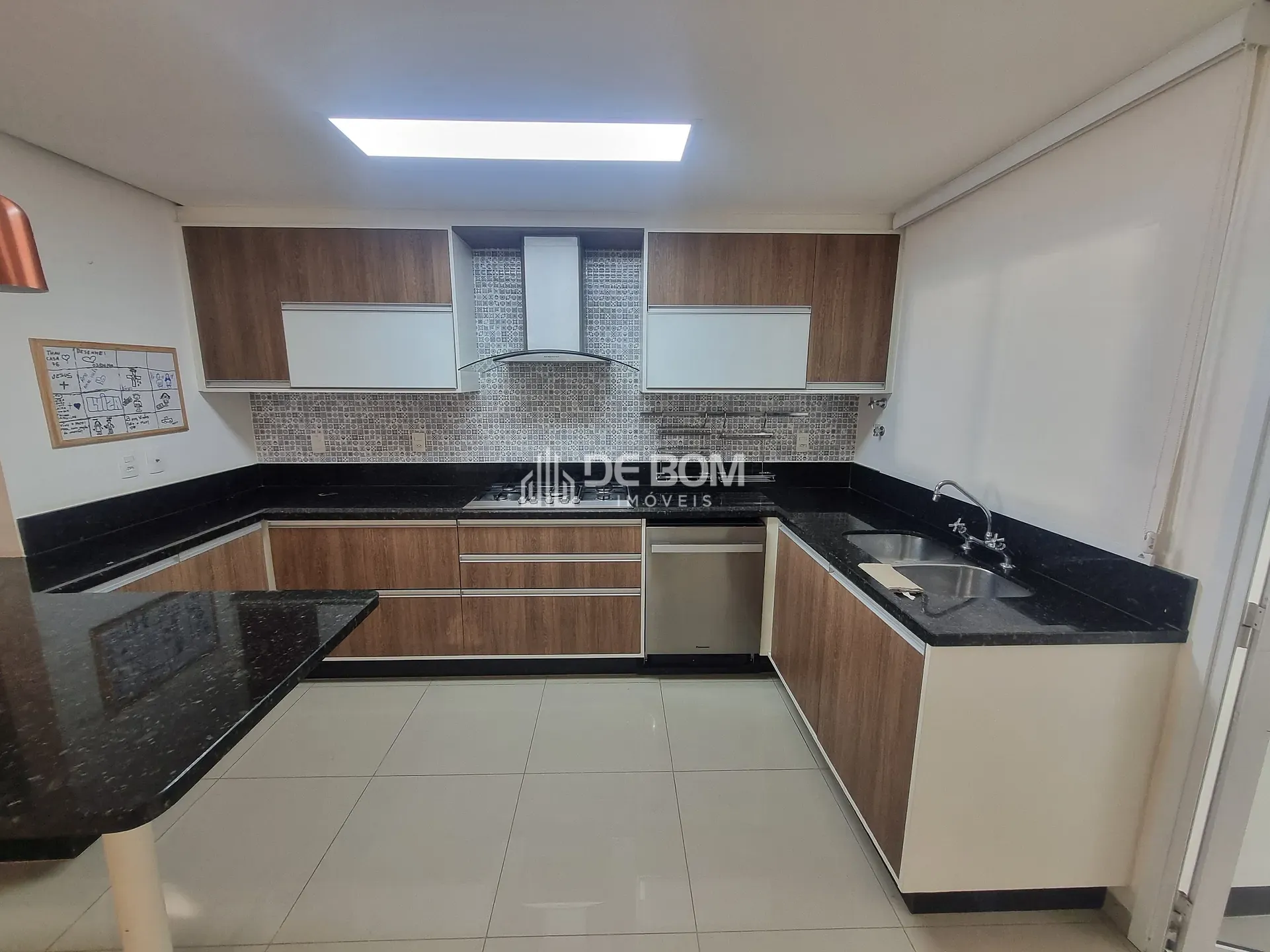 Casa, 4 quartos, 210 m² - Foto 1