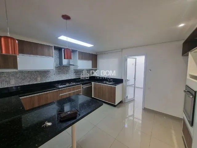 Casa com 414m² 4 quartos e 3 banheiros, à venda, no bairro Jardim Country Club em Poços de Caldas