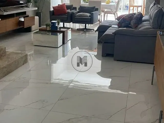Casa com 360m² 4 quartos e 5 banheiros, à venda, no bairro Portal das Colinas em Guaratinguetá