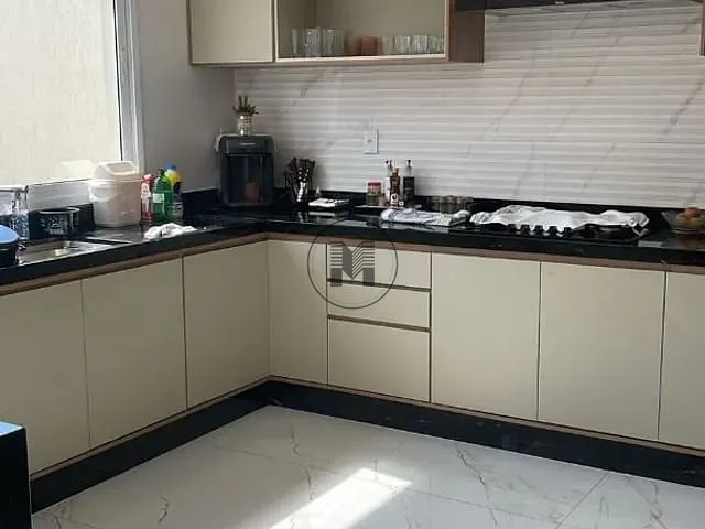 Casa com 360m² 4 quartos e 5 banheiros, à venda, no bairro Portal das Colinas em Guaratinguetá