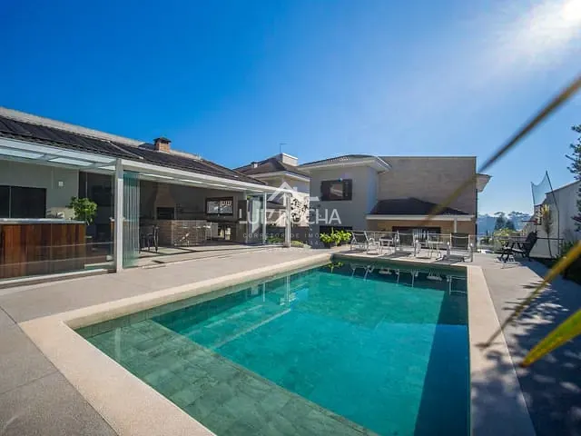 Casa com 750m² 4 quartos e 6 banheiros, à venda, no bairro Jardim do Golf I em Jandira