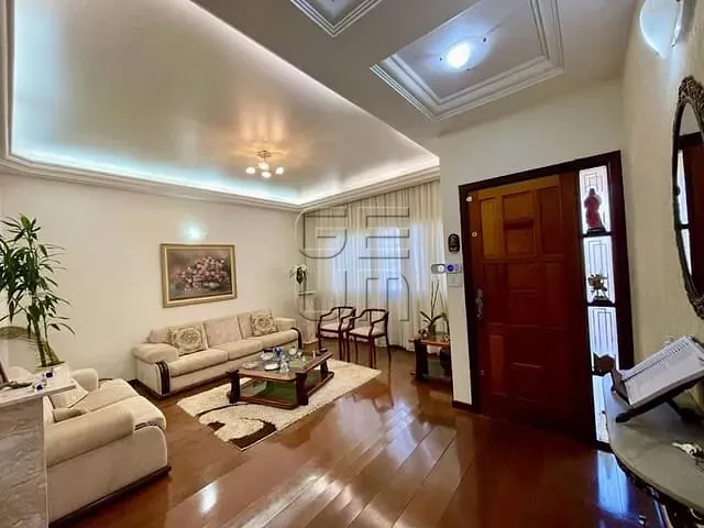 Casa com 330m² 4 quartos e 5 banheiros, à venda, no bairro Vila Fujita em Londrina