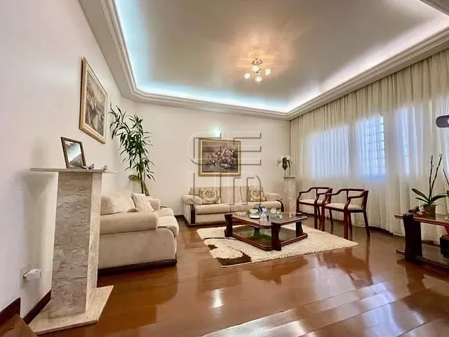 Casa com 330m² 4 quartos e 5 banheiros, à venda, no bairro Vila Fujita em Londrina