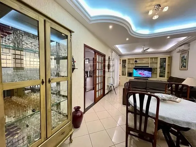 Casa com 330m² 4 quartos e 5 banheiros, à venda, no bairro Vila Fujita em Londrina