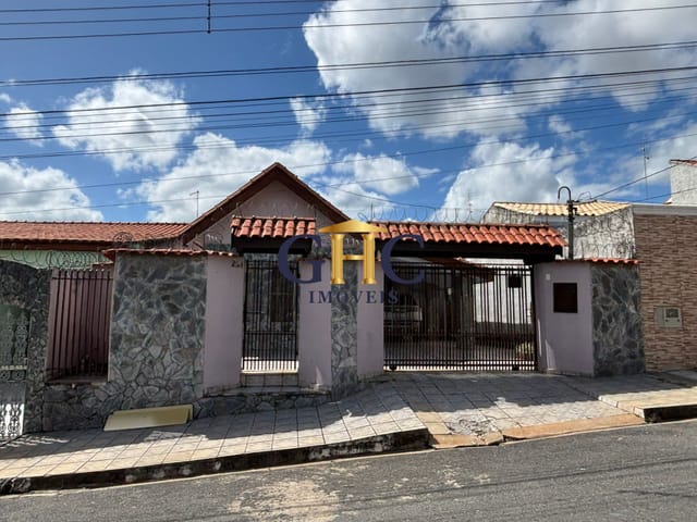 Casa com 250m² 3 quartos e 2 banheiros, à venda, no bairro Jardim Primavera em Salto de Pirapora