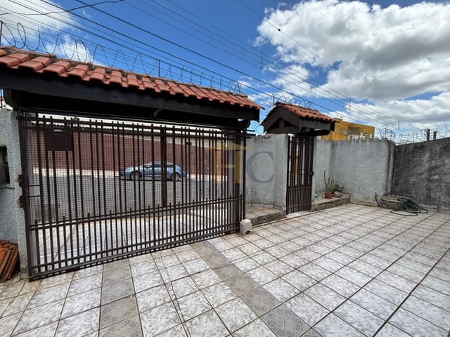Casa com 250m² 3 quartos e 2 banheiros, à venda, no bairro Jardim Primavera em Salto de Pirapora
