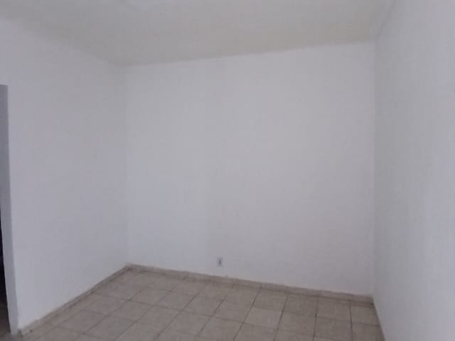 Foto do Casa - VAZ LOBO - ÓTIMA CASA DE FUNDOS PARA LOCAÇÃO COM 2 QUARTOS, BANHEIRO, SALA, COZINHA, TERRAÇO E JUNTO AO COMÉRCIO. | Hilmar