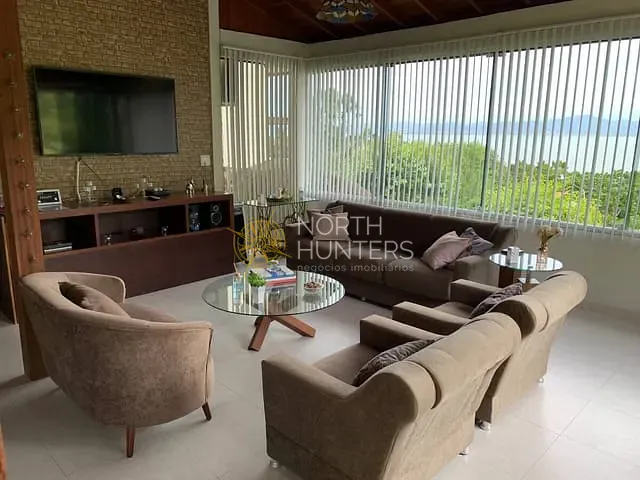 Casa com 641m² 2 quartos e 2 banheiros, à venda, no bairro Cacupé em Florianópolis