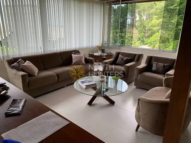 Casa com 641m² 2 quartos e 2 banheiros, à venda, no bairro Cacupé em Florianópolis