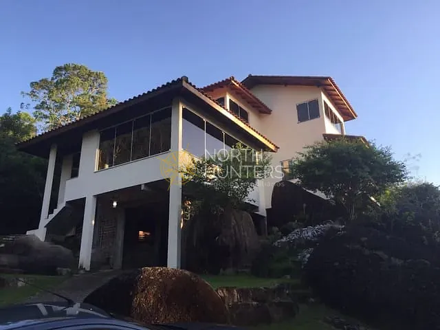 Casa com 641m² 2 quartos e 2 banheiros, à venda, no bairro Cacupé em Florianópolis