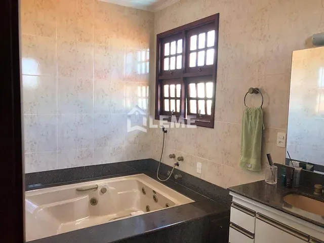 Casa com 415m² 4 quartos e 4 banheiros, à venda, no bairro Centro em Mococa