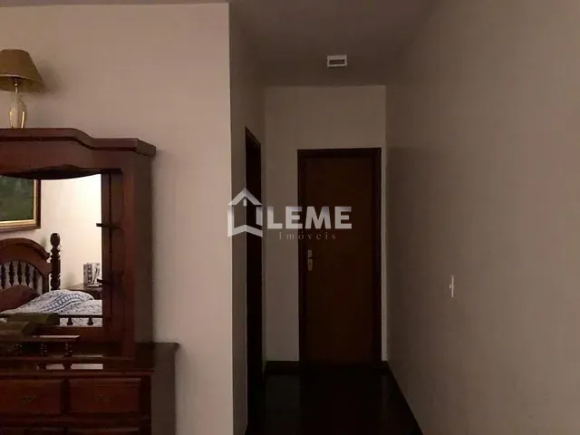 Casa com 415m² 4 quartos e 4 banheiros, à venda, no bairro Centro em Mococa