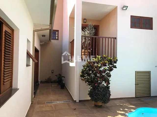 Casa com 415m² 4 quartos e 4 banheiros, à venda, no bairro Centro em Mococa