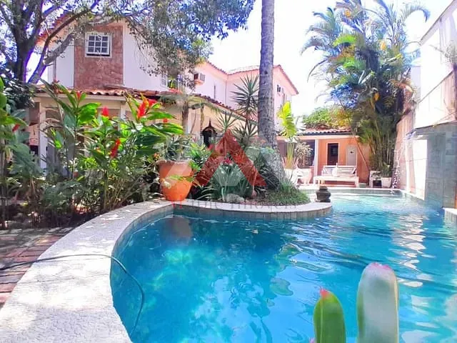 Casa com 423m² 3 quartos e 3 banheiros, à venda, no bairro Maravista em Niterói