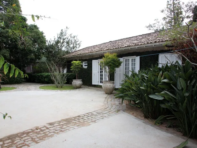 Casa 5 quartos e 4 banheiros, à venda, no bairro Lagoa da Conceição em Florianópolis