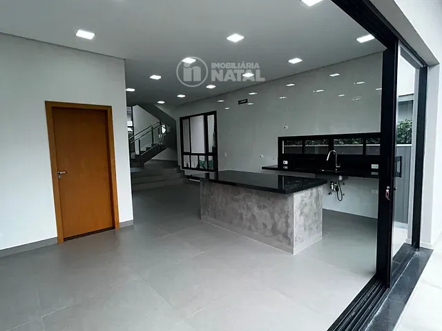 Casa com 200m² 3 quartos e 4 banheiros, à venda, no bairro Conjunto Habitacional Alexandre Urbanas em Londrina