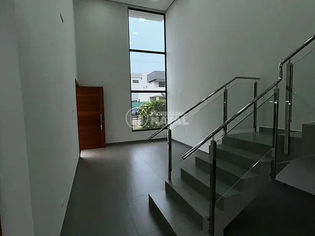 Casa com 200m² 3 quartos e 4 banheiros, à venda, no bairro Conjunto Habitacional Alexandre Urbanas em Londrina