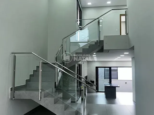 Casa com 200m² 3 quartos e 4 banheiros, à venda, no bairro Conjunto Habitacional Alexandre Urbanas em Londrina