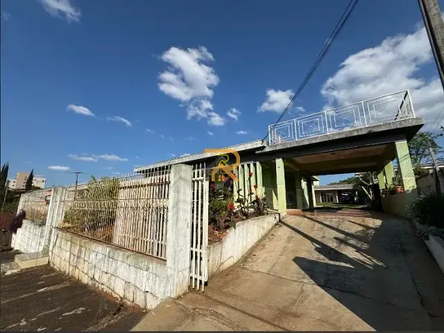 Casa 4 quartos e 2 banheiros, para alugar, no bairro Dos Estados em Guarapuava