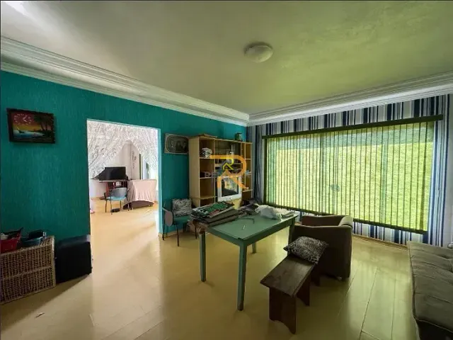Casa 4 quartos e 2 banheiros, para alugar, no bairro Dos Estados em Guarapuava