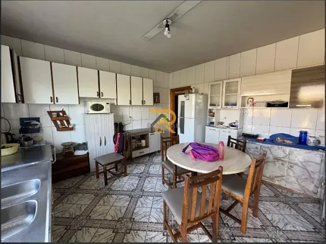 Casa 4 quartos e 2 banheiros, para alugar, no bairro Dos Estados em Guarapuava