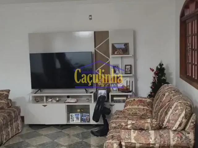 Casa com 197m², à venda, no bairro Dorandia em Barra do Piraí
