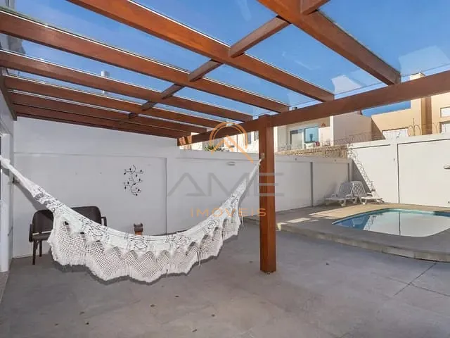 Casa 4 quartos e 5 banheiros, à venda, no bairro Três Vendas em Pelotas