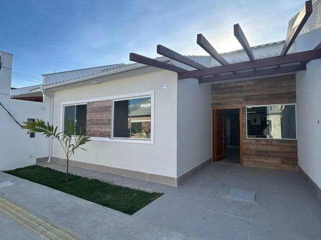 Casa com 102m² 3 quartos e 2 banheiros, à venda, no bairro Granja dos Cavaleiros em Macaé