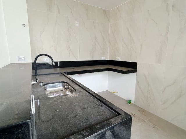 Casa com 102m² 3 quartos e 2 banheiros, à venda, no bairro Granja dos Cavaleiros em Macaé